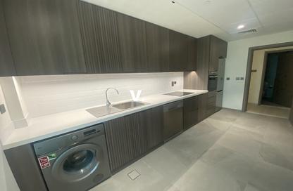 Apartment - 2 - 2 for rent in Millennium Executive Tower - Sheikh Zayed Road - Dubai