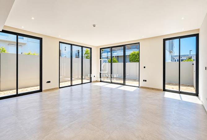 LARGE LAYOUT | MODERN | SINGLE ROW photo 2