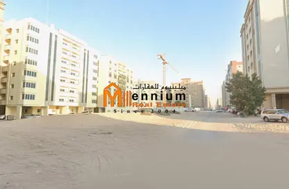 أرض - استوديو للبيع في مجمع مويلح - تجارية مويلح - الشارقة