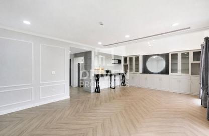 Villa - 3 - 6 for rent in Sur La Mer - Jumeirah 1 - Jumeirah - Dubai