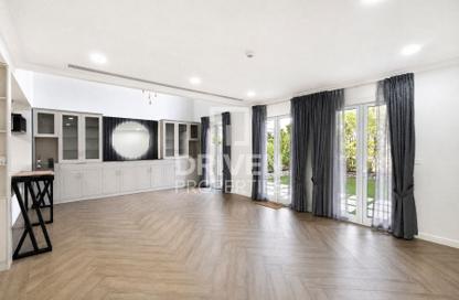 Villa - 3 - 6 for rent in Sur La Mer - Jumeirah 1 - Jumeirah - Dubai