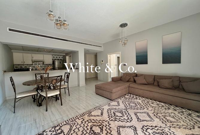 LARGE TERRACE | VACANT | WELL MAINTAINED
