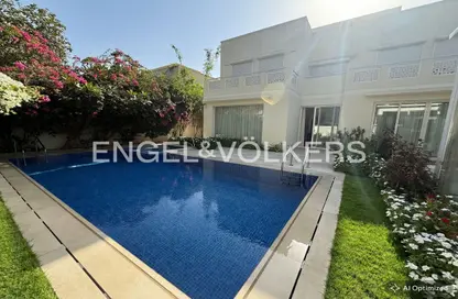 Villa - 4 Bedrooms - 5 Bathrooms for rent in Meadows 8 - Meadows - Dubai
