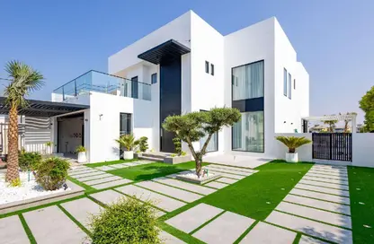 Villa - 4 Bedrooms - 5 Bathrooms for rent in Palm Jumeirah - Dubai