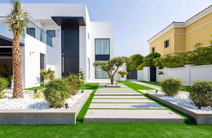 Villa - 4 Bedrooms - 5 Bathrooms for rent in Palm Jumeirah - Dubai