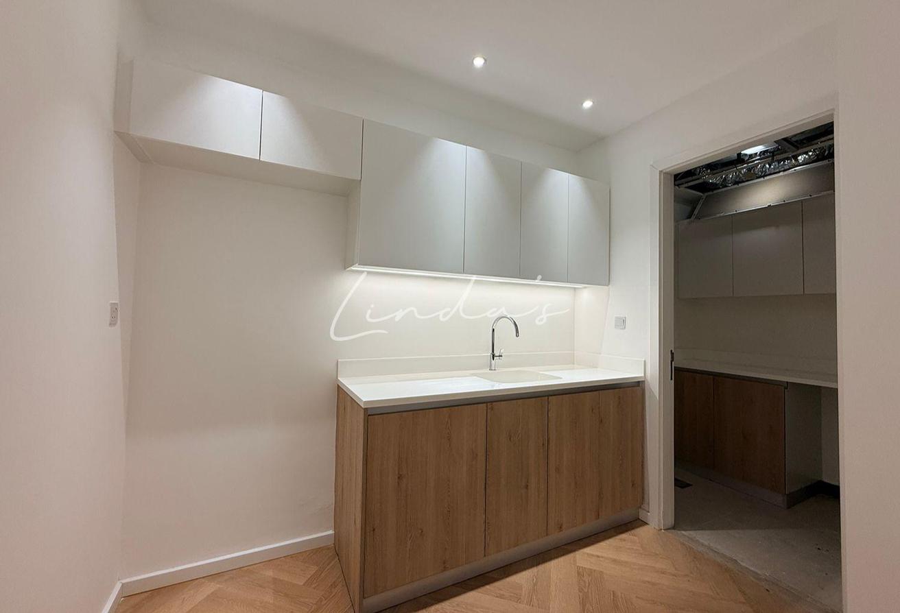One Bedroom | Built-In Appliances photo 12