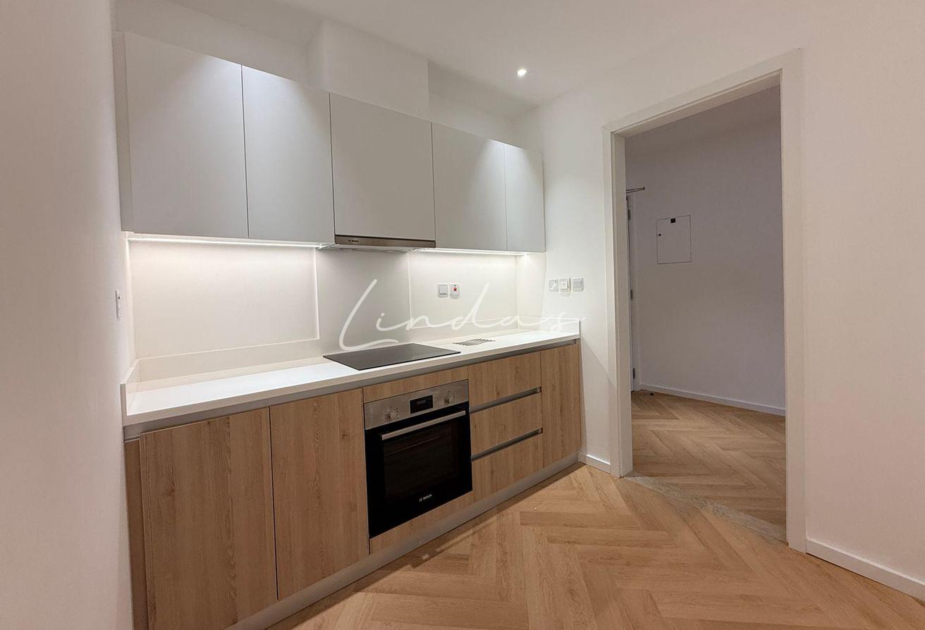 One Bedroom | Built-In Appliances photo 11