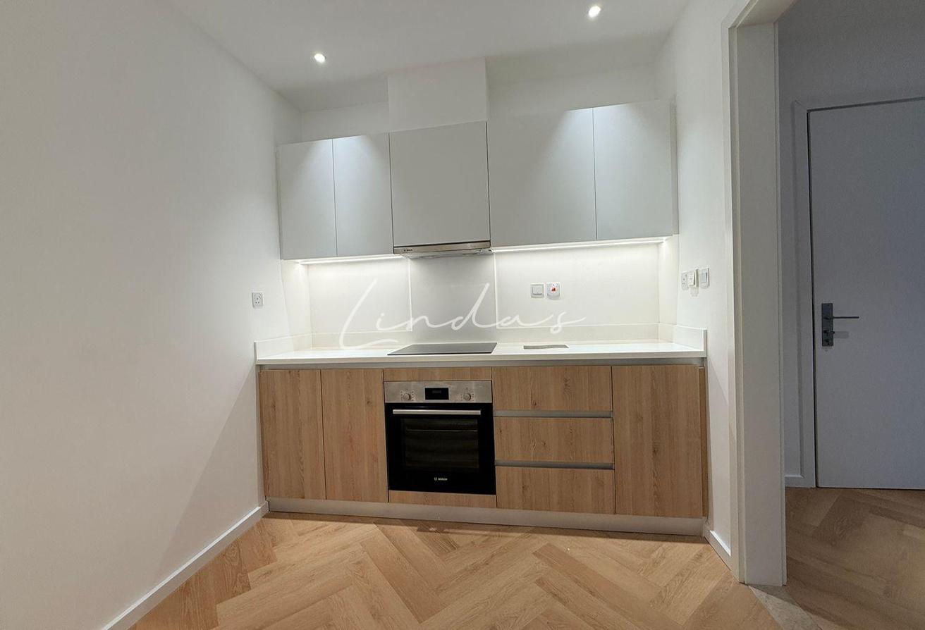 One Bedroom | Built-In Appliances photo 8