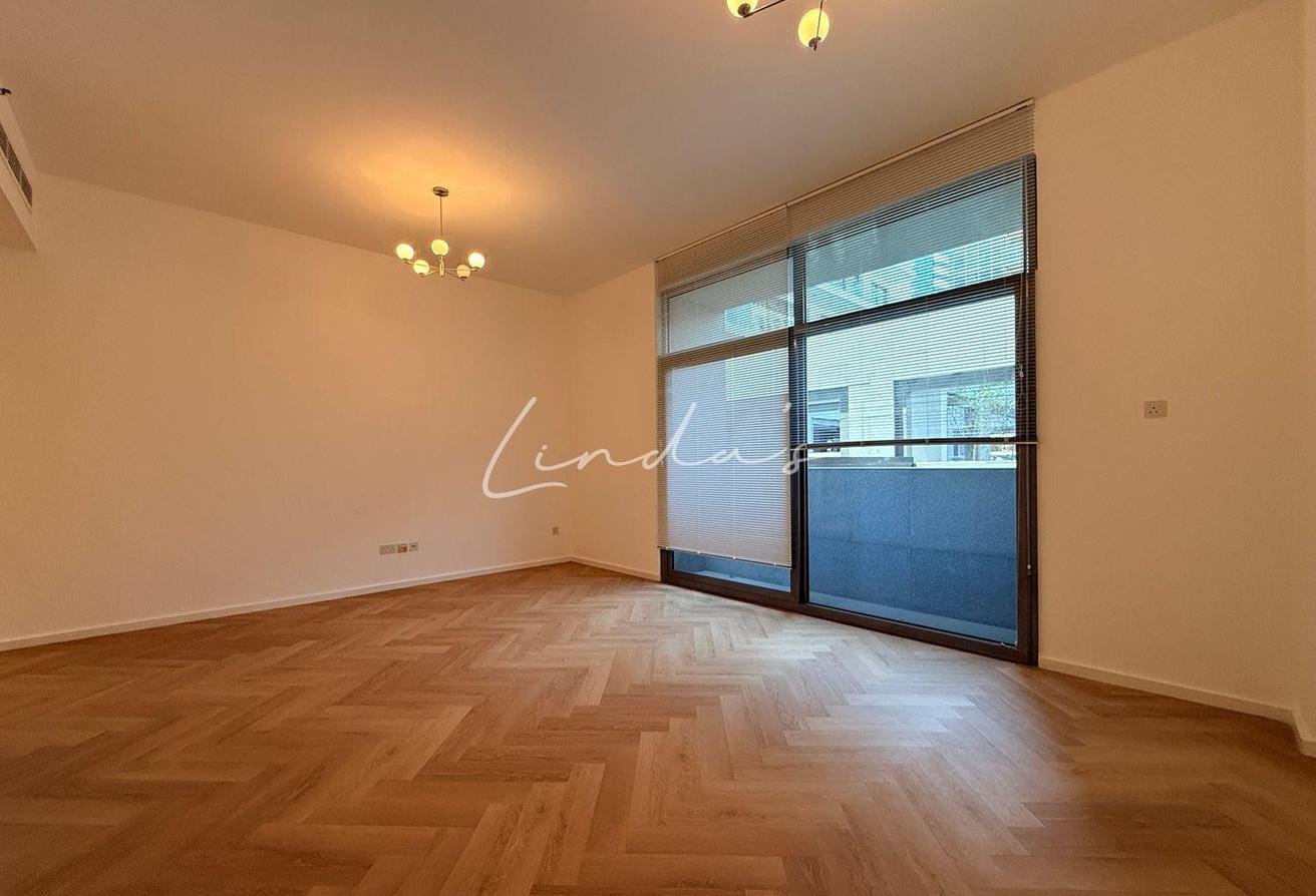 One Bedroom | Built-In Appliances photo 3