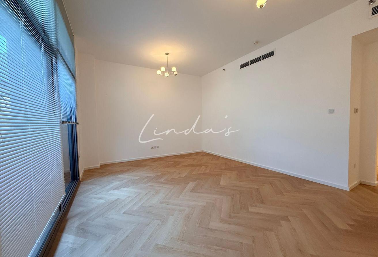 One Bedroom | Built-In Appliances photo 4