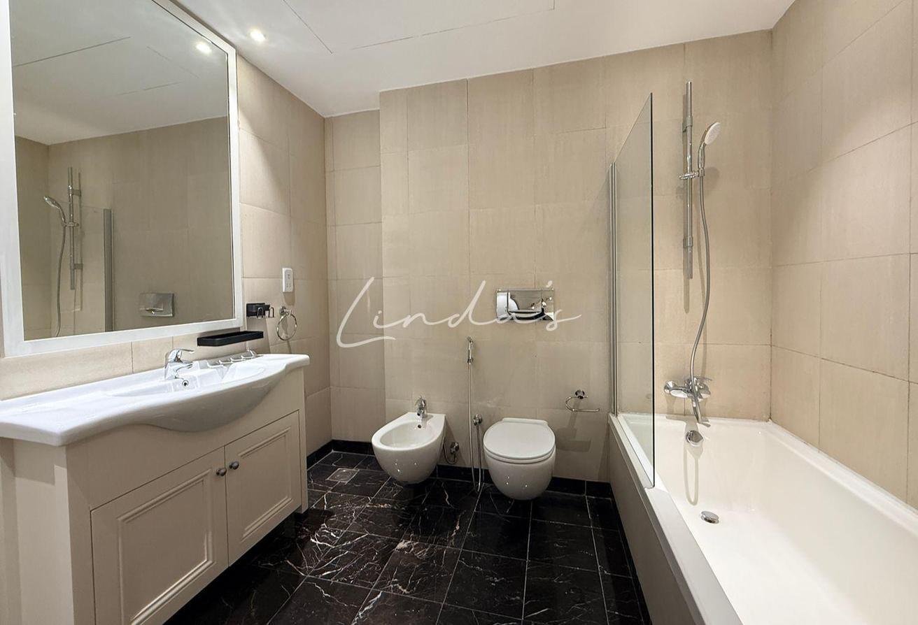 One Bedroom | Built-In Appliances photo 14