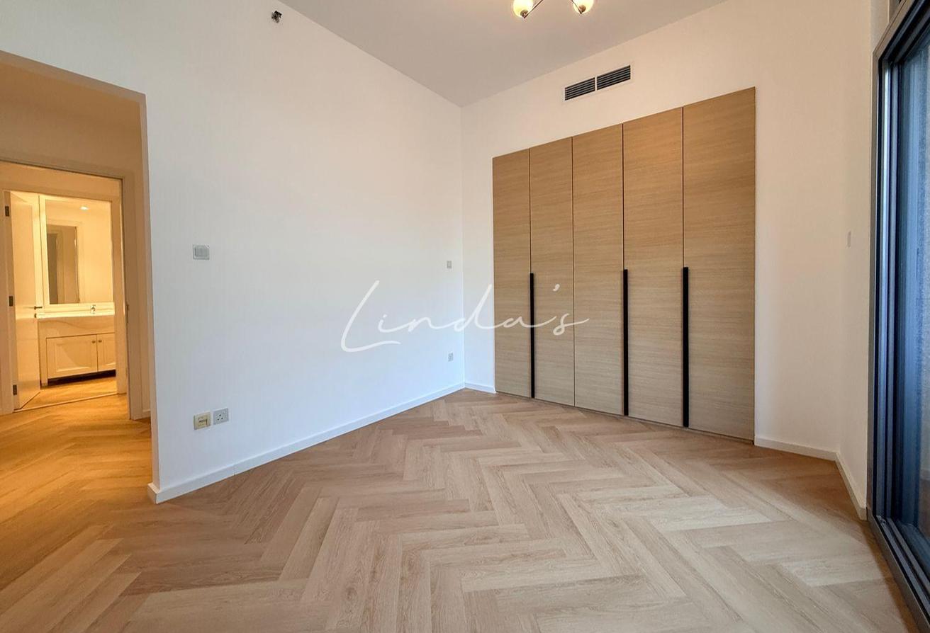 One Bedroom | Built-In Appliances photo 7