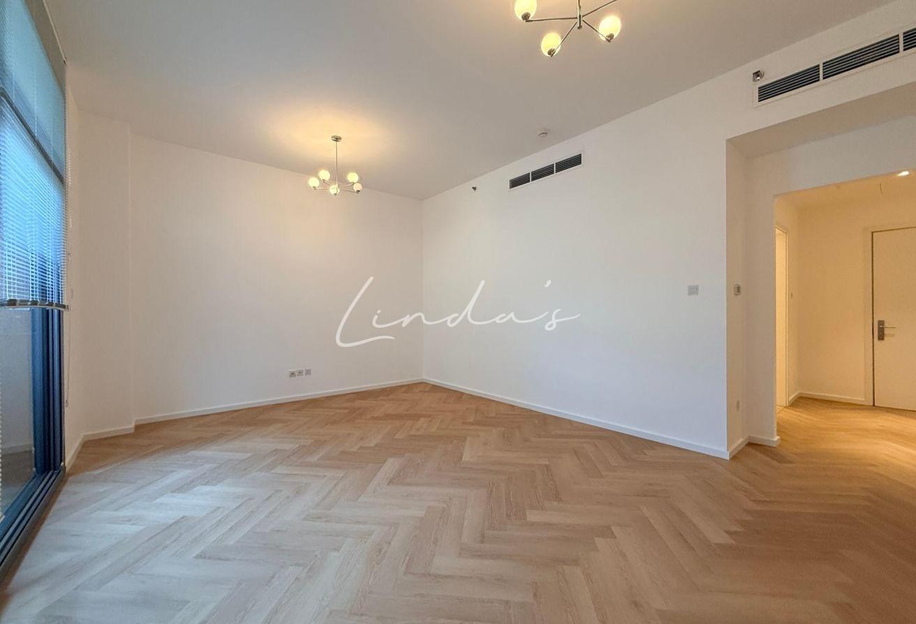 One Bedroom | Built-In Appliances photo 5