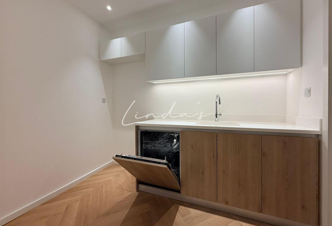 One Bedroom | Built-In Appliances photo 10