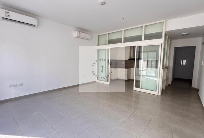Closed kitchen | Next to pool and park | vacant