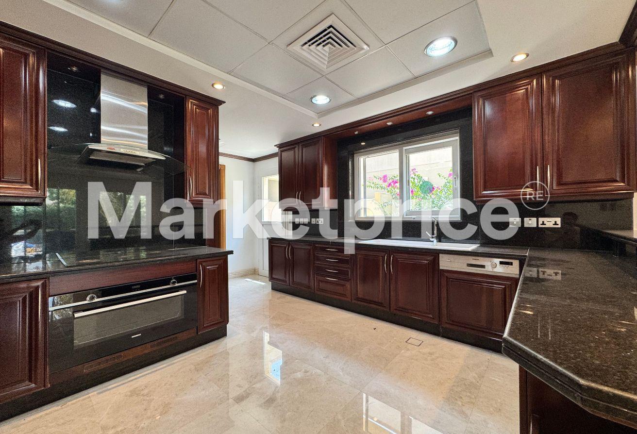 Upgraded 5 Bedroom Villa | Park View | Single Row photo 5