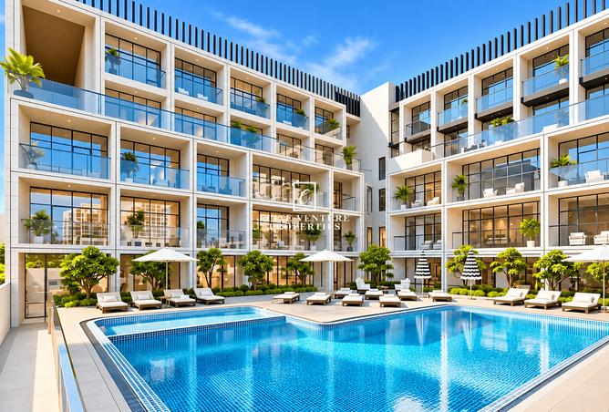 COURTYARD & POOL VIEW | BRIGHT & SPACIOUS