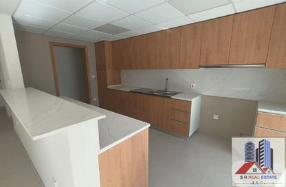 Apartment - 3 Bedrooms - 3 Bathrooms for rent in Dar Al Buteen 1 - Al Muraqqabat - Deira - Dubai
