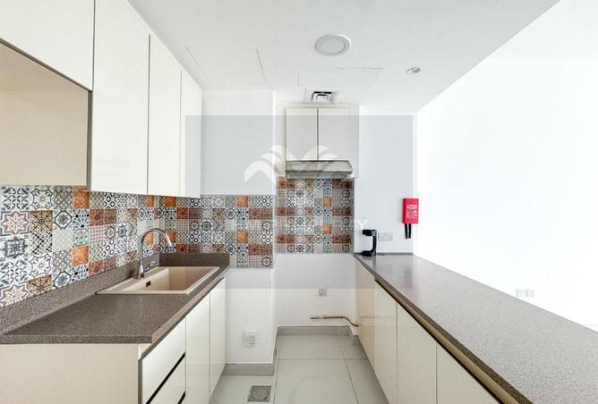 94010635 - Property Image 3