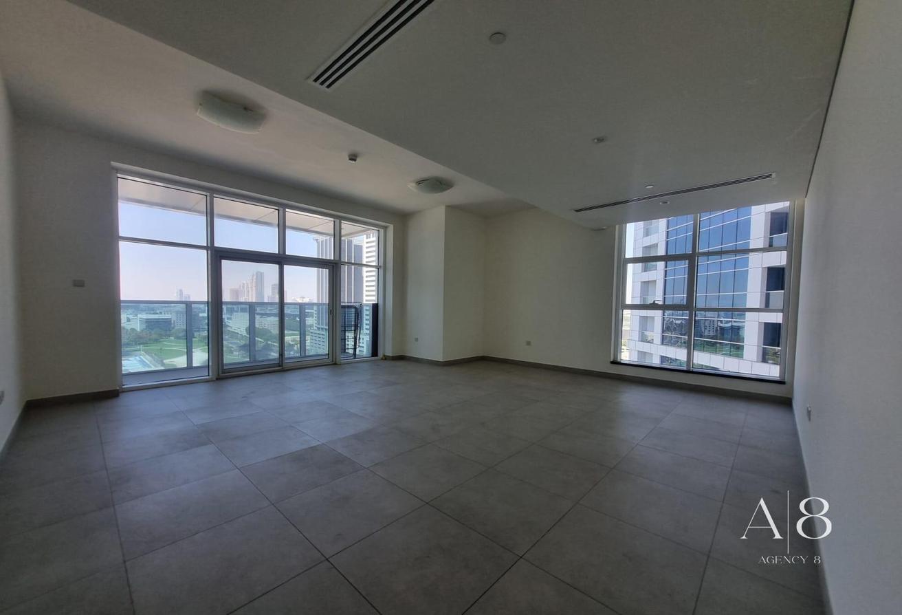 Available Now | Unfurnished | Large Layout photo 5