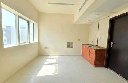 Apartment - Studio - 1 for rent in Fire Station Road - Muwaileh - Sharjah