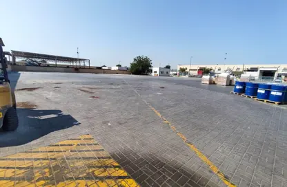 أرض - استوديو للايجار في بناية اس جي 10 - المنطقة الصناعية رقم 10 - المنطقة الصناعية بالشارقة - الشارقة أرض - استوديو للايجار في بناية اس جي 10 - المنطقة الصناعية رقم 10 - المنطقة الصناعية بالشارقة - الشارقة