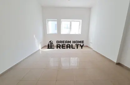 Apartment - 2 Bedrooms - 2 Bathrooms for rent in Al Khan Corniche - Al Khan - Sharjah