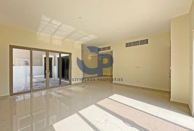 4-bed townhouse in Khannour Community — photo 2
