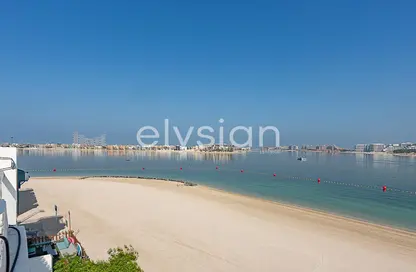 Villa - 5 Bedrooms - 6 Bathrooms for rent in Palma Residences - Palm Jumeirah - Dubai