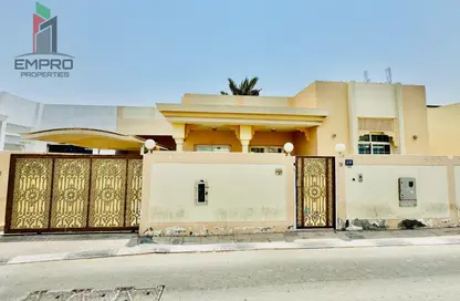 Villa - Studio - 3 Bathrooms for rent in Jumeirah 1 - Jumeirah - Dubai