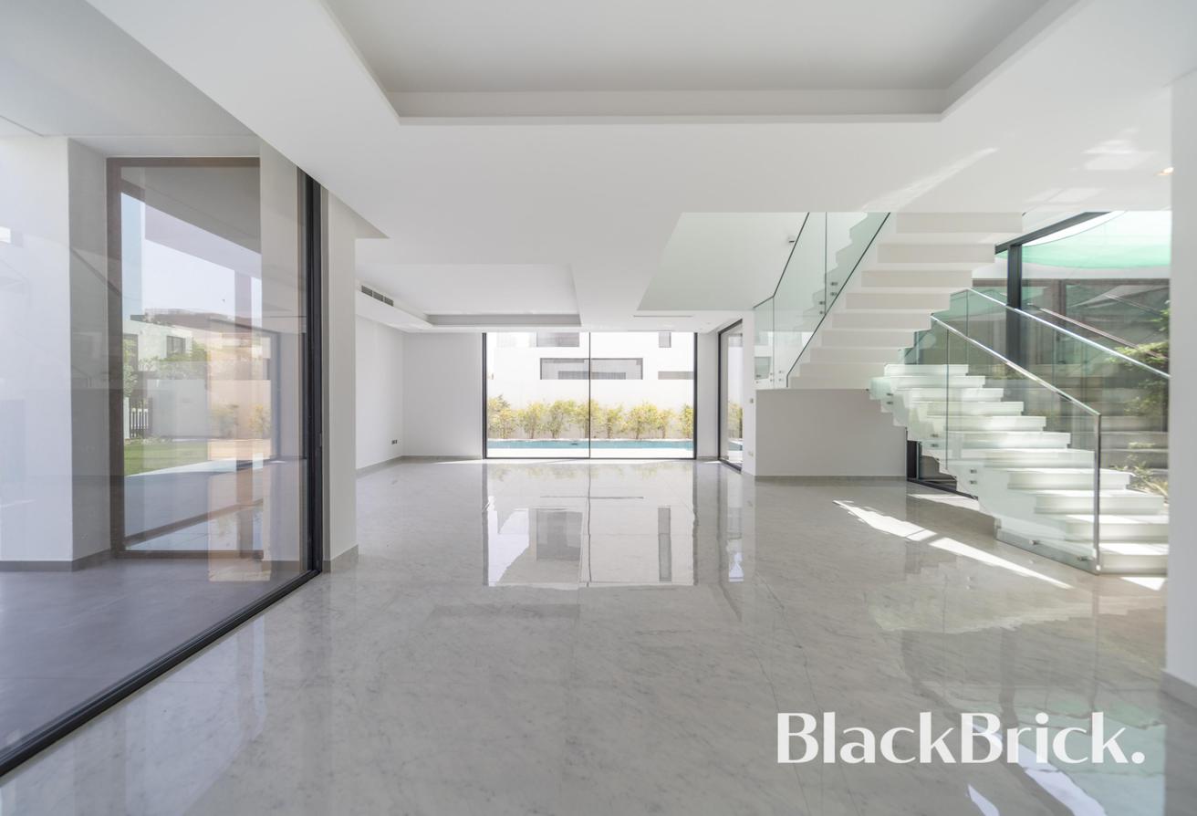 Stunning Luxury Family Home | New and Vacant photo 14
