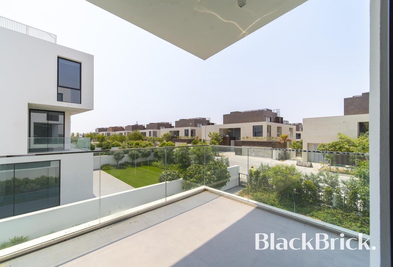 Stunning Luxury Family Home | New and Vacant photo 9