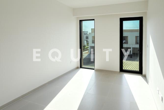 Vacant | Multi Option | Genuine Listing | Skylight photo 3