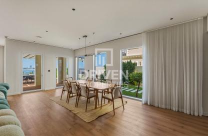 Villa - 5 Bedrooms - 5 Bathrooms for rent in Sur La Mer 1 - Sur La Mer - Jumeirah 1 - Jumeirah - Dubai