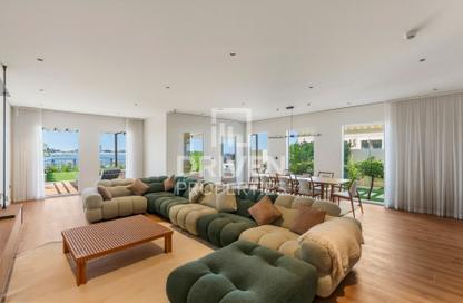 Villa - 5 Bedrooms - 5 Bathrooms for rent in Sur La Mer 1 - Sur La Mer - Jumeirah 1 - Jumeirah - Dubai