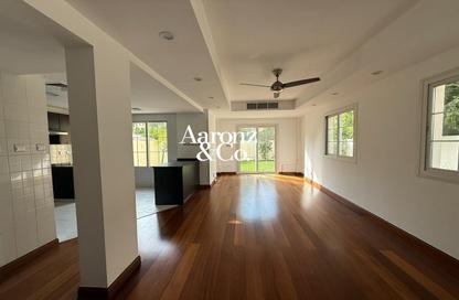 Villa - 2 Bedrooms - 3 Bathrooms for rent in Springs 8 - The Springs - Dubai