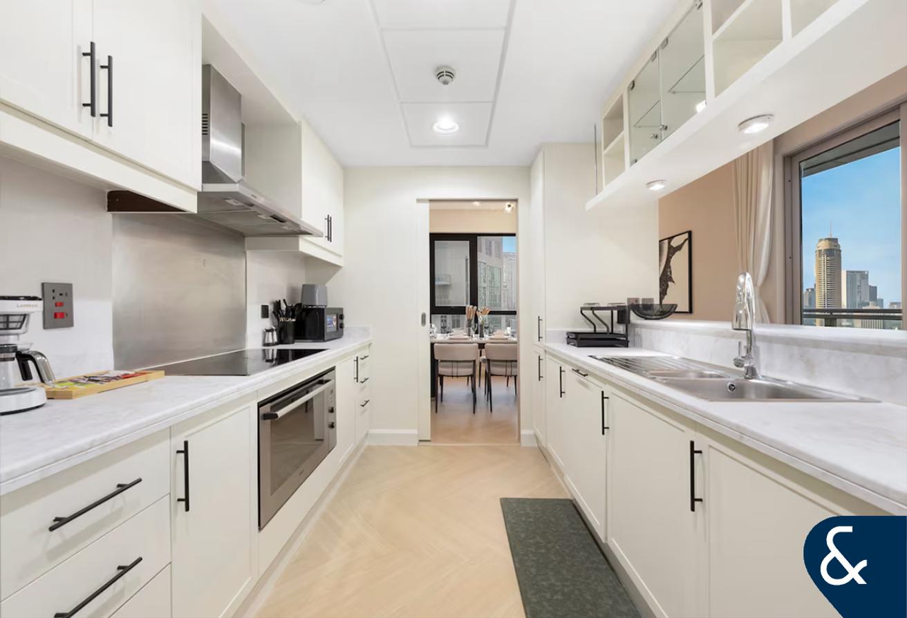 Vacant Now | Furnished | Incredible Views photo 8
