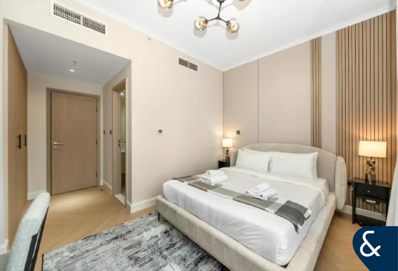 Vacant Now | Furnished | Incredible Views photo 14