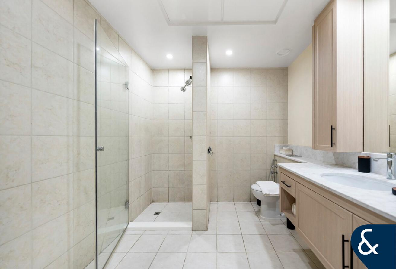 Vacant Now | Furnished | Incredible Views photo 18