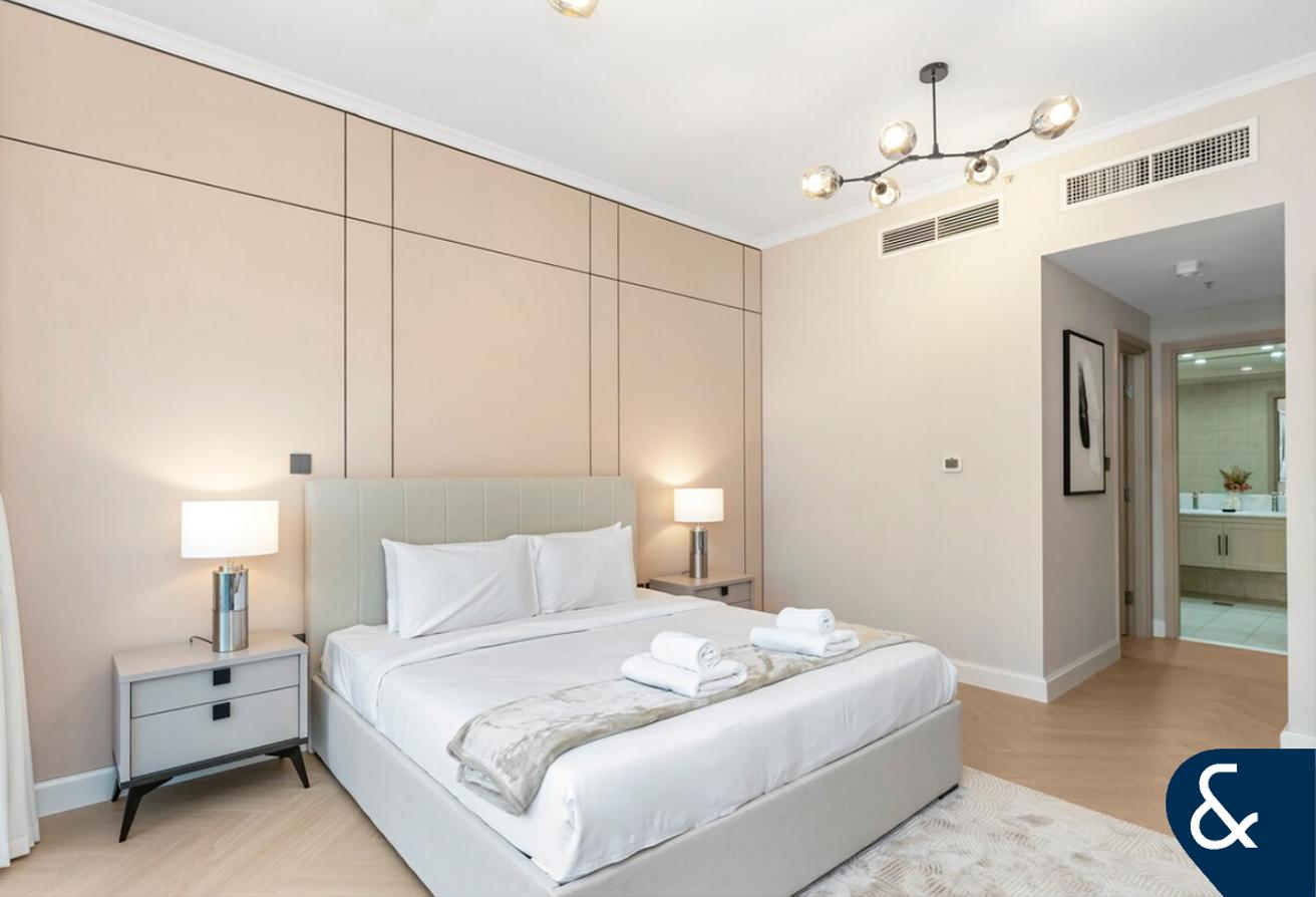 Vacant Now | Furnished | Incredible Views photo 13