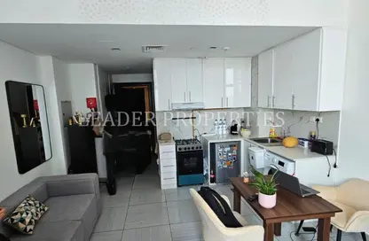 شقة - 1 حمام للايجار في برج او2 - منطقة 14 - قرية جميرا الدائرية - دبي