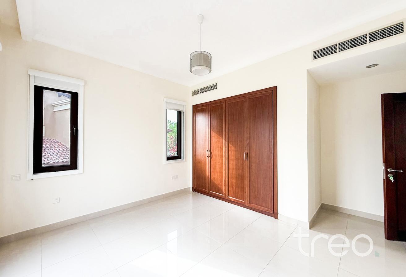 Vacant | Large Landscaped Garden | Near Pool photo 15