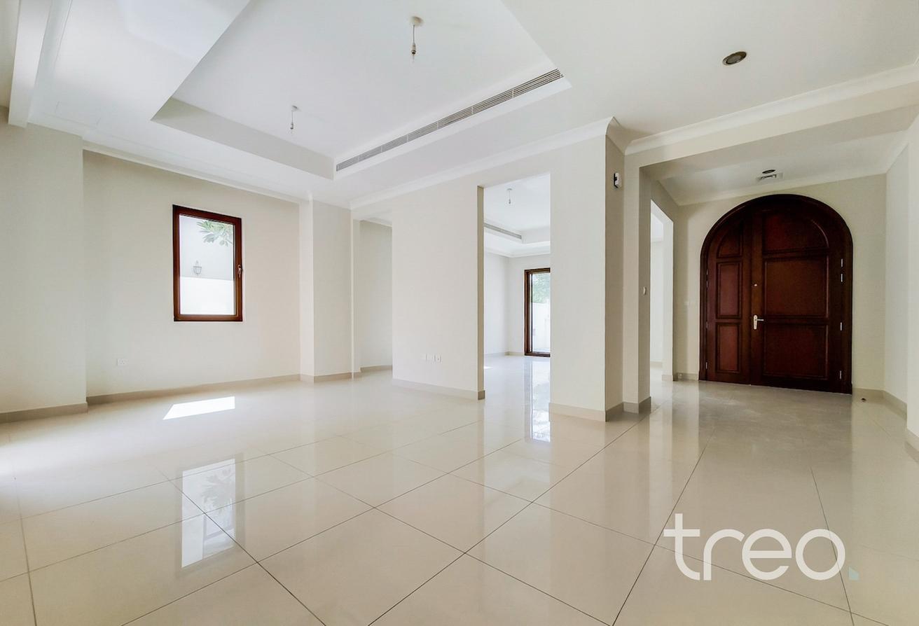 Vacant | Large Landscaped Garden | Near Pool photo 2