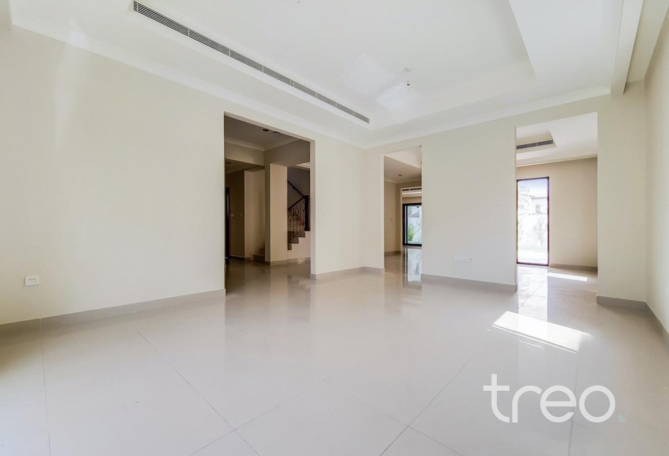 Vacant | Large Landscaped Garden | Near Pool photo 3
