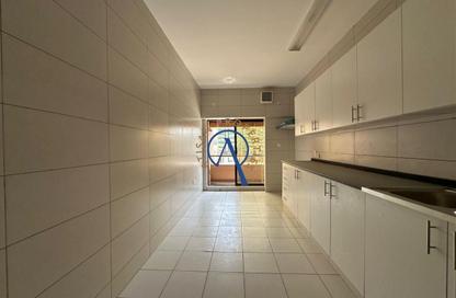 Apartment - 2 - 2 for rent in Zabeel Building - Al Karama - Bur Dubai - Dubai