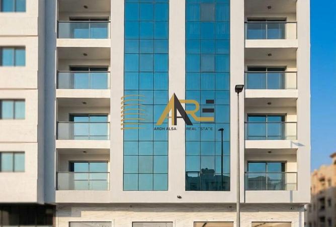 فرصة استثمارية مميزة: مبنى سكني مؤجر بالكامل مكون