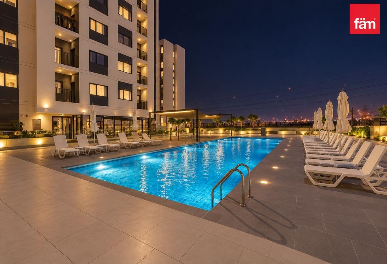 Chiller Free | Close To Metro | Pool View photo 2