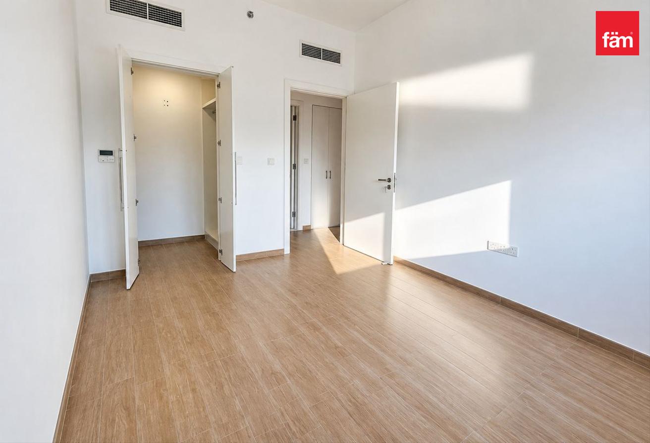 Chiller Free | Close To Metro | Pool View photo 7