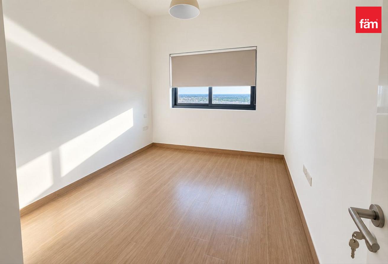 Chiller Free | Close To Metro | Pool View photo 10