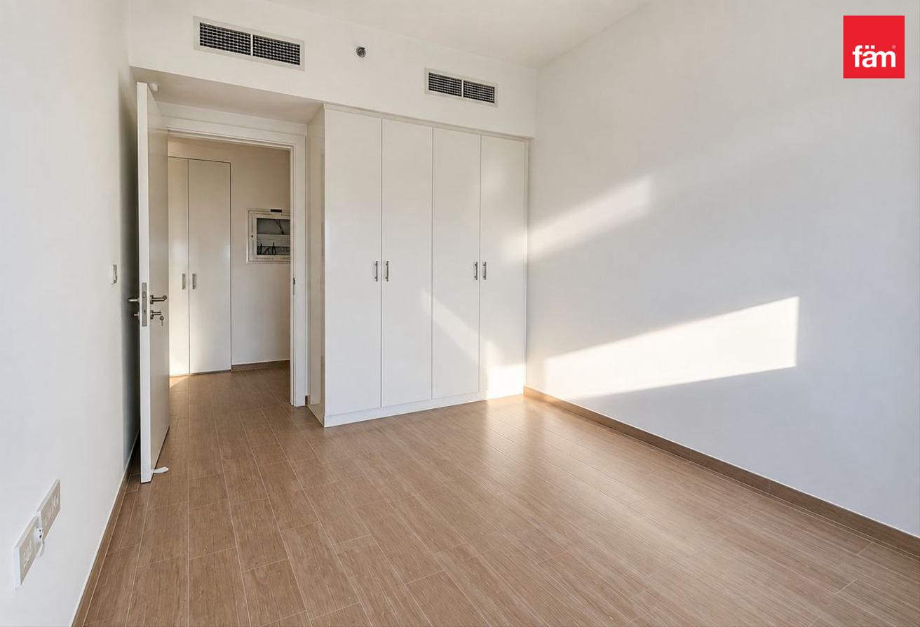 Chiller Free | Close To Metro | Pool View photo 11